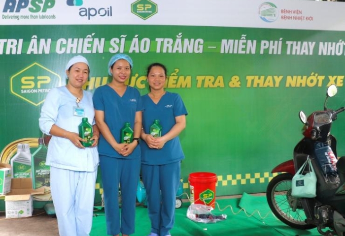 AP SAIGON PETRO THAY NHỚT MIỄN PHÍ TRI ÂN CÁC CHIẾN SĨ ÁO TRẮNG BỆNH VIỆN BỆNH NHIỆT ĐỚI TP.HCM