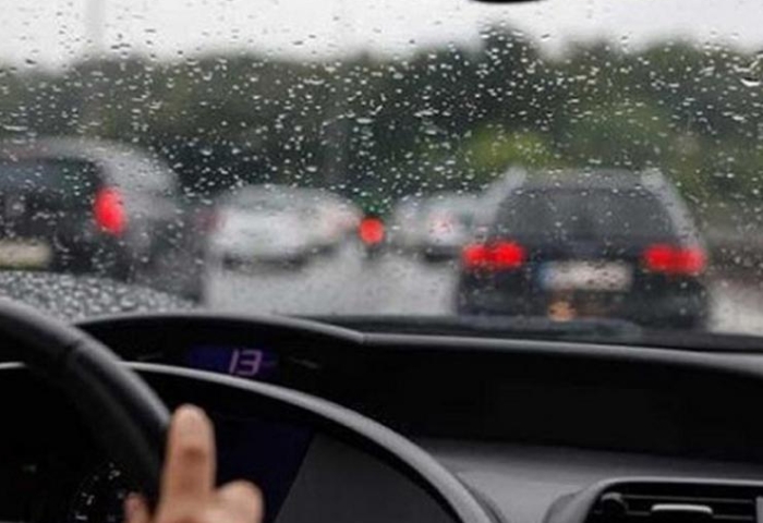 KỸ NĂNG LÁI Ô TÔ AN TOÀN TRONG MÙA MƯA BÃO