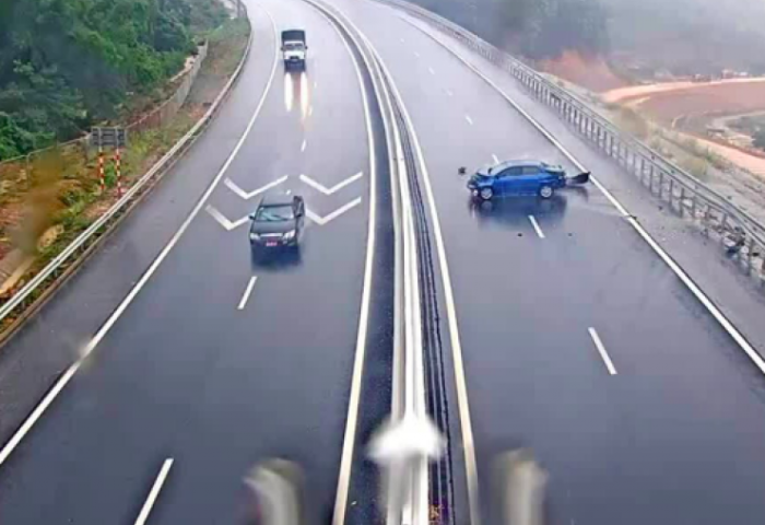 KINH NGIỆM LÁI XE TRÊN ĐƯỜNG TRƠN TRƯỢT KHI TRỜI MƯA