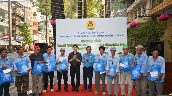 AP SAIGON PETRO ĐỒNG HÀNH CÙNG CHƯƠNG TRÌNH "ĐIỂM DỪNG CHÂN" CHO ĐOÀN VIÊN NGHIỆP ĐOÀN XE ÔM QUẬN 10